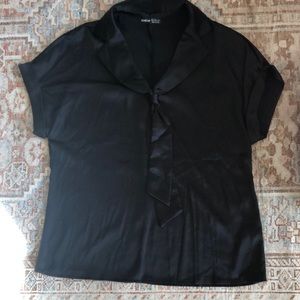 Collared blouse with neck-tie detail